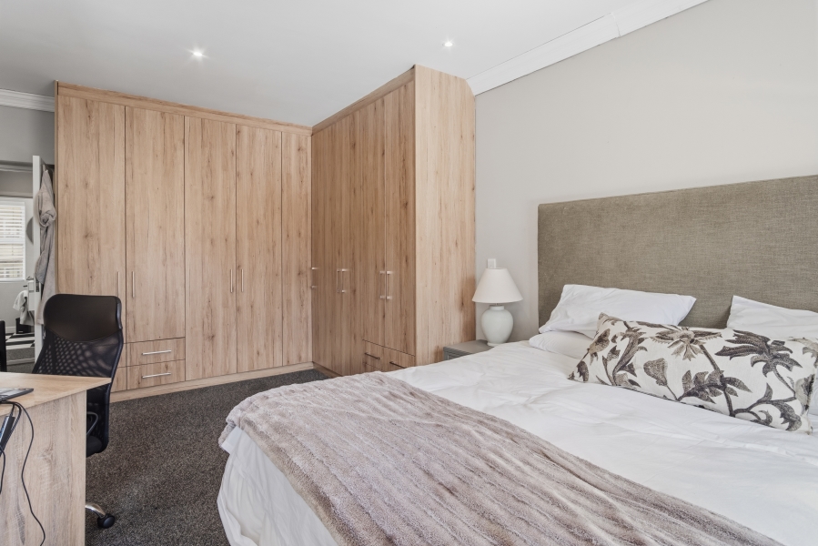 2 Bedroom Property for Sale in Wynberg Upper Western Cape